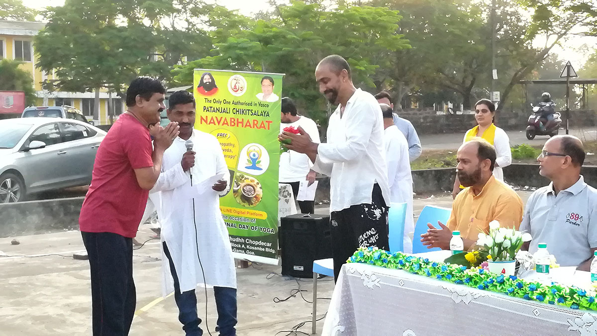 Architect Shri Raj Bhandare being felicitated.