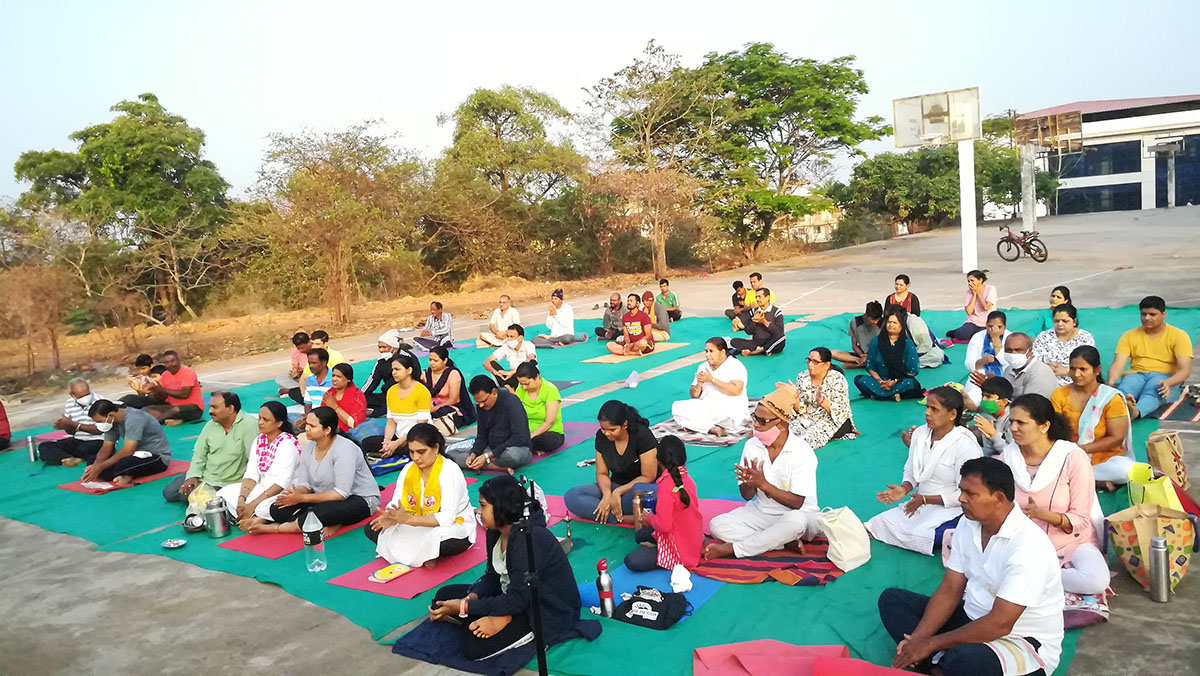 Participants of last day of yoga session.