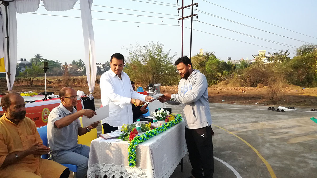 Distribution of certificates to participants by Sancoale Sarpanch and Chief Guest for the final day of Yoga Session, Shri Ramakant Borkar.