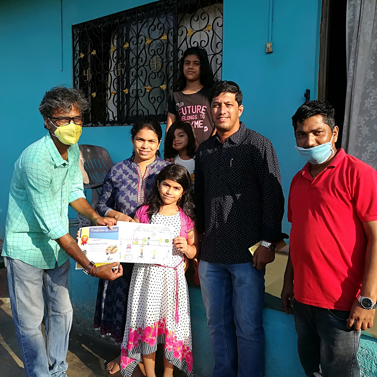 Sanika Nilesh Gawande receiving award