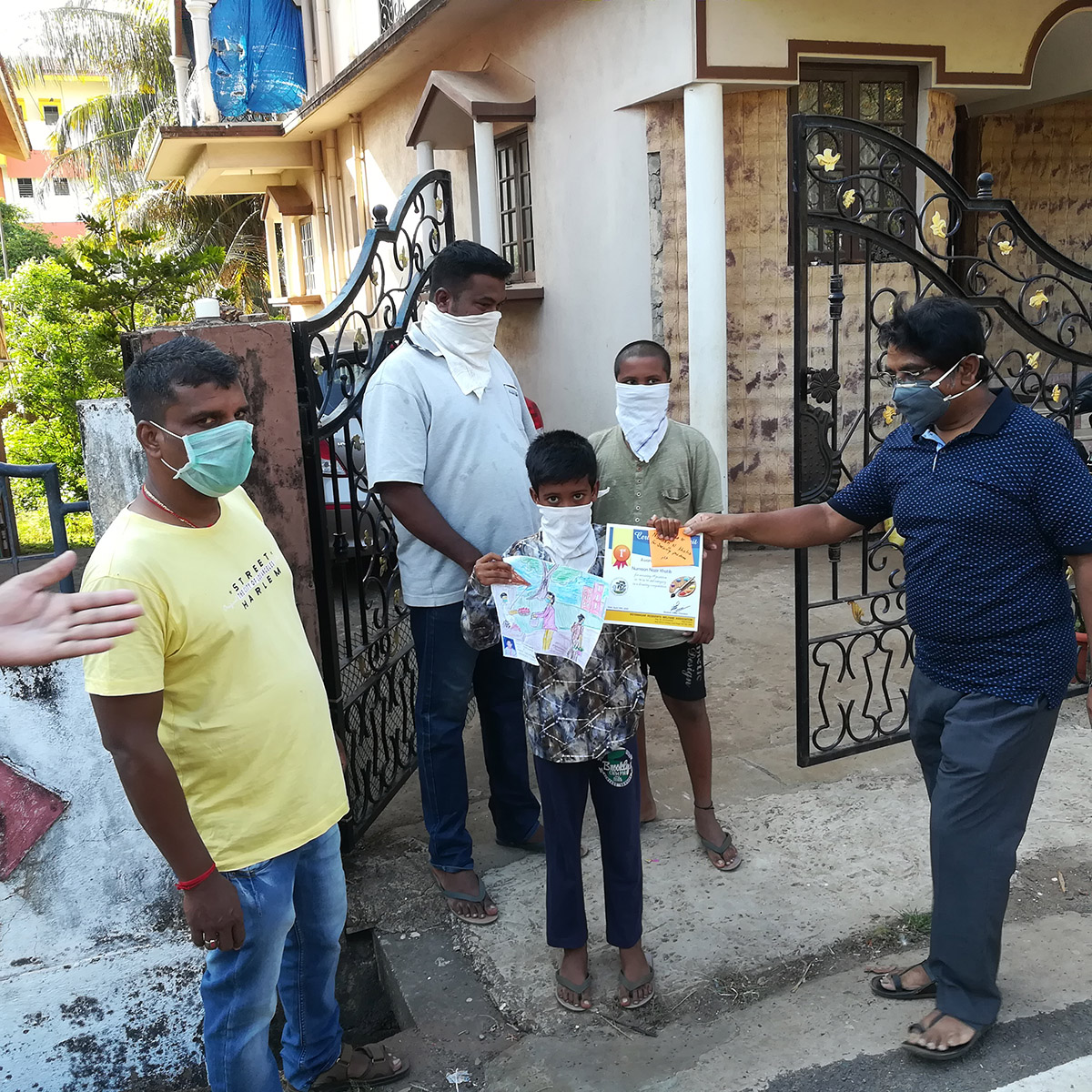 Numan Khatib receiving award