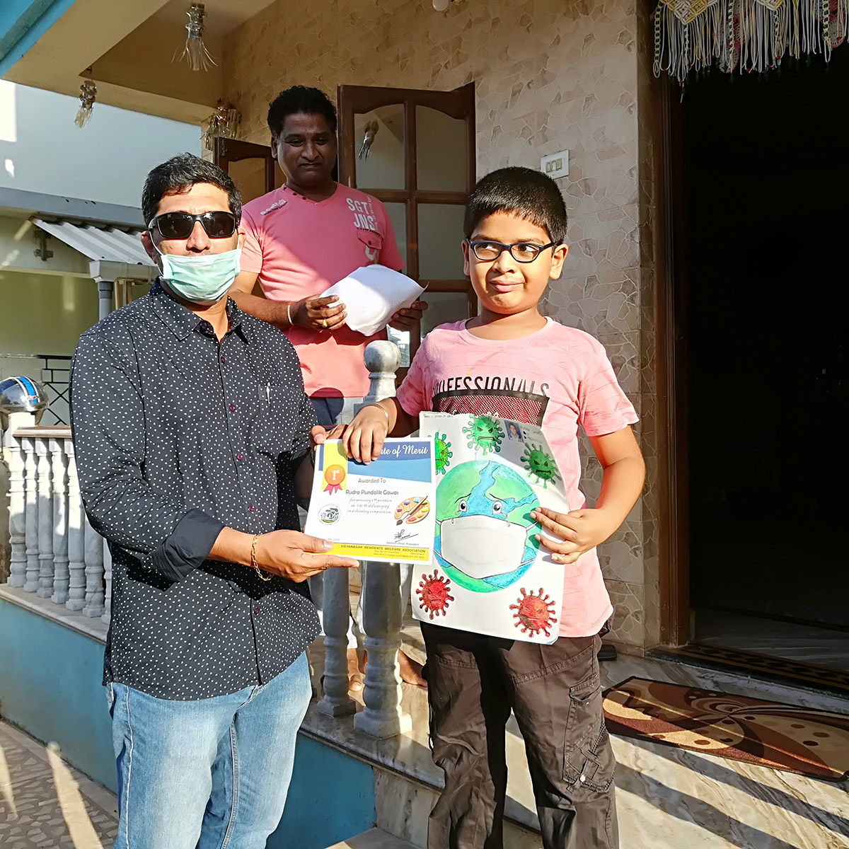 Rudra Pundalik Gawas receiving award